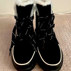 Sorel Tivoli boots-New without tag